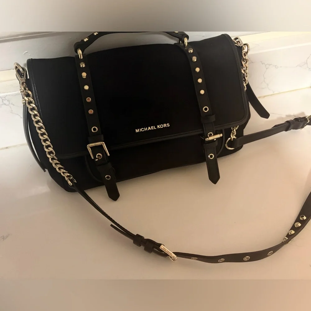 Michael Kors Black With Gold Hardware Shoulder or Hand Bag - Picture 1 of 4